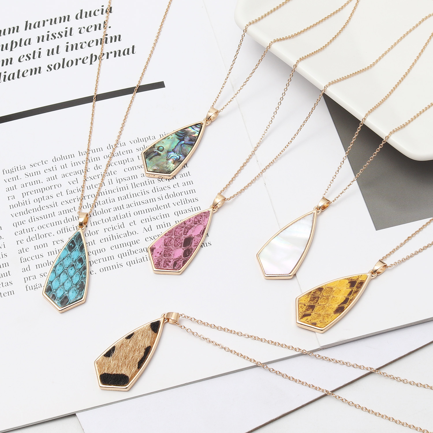 Acrylic Abalone Shell Leopard  - Body Jewelry Brands recension och pris