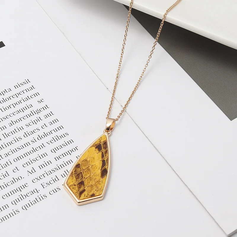Acrylic Abalone Shell Leopard  - Body Jewelry Brands recension och pris