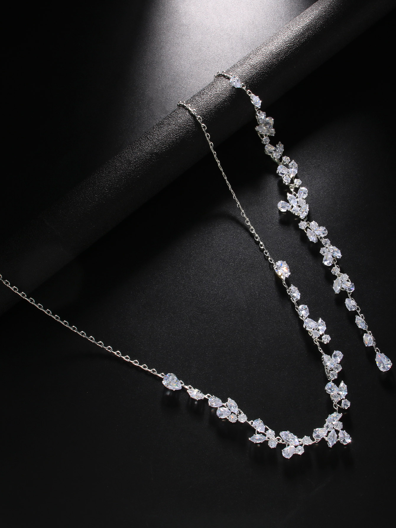 Crystal Leaf Backdrop Necklace - Body Jewelry Back recension och pris