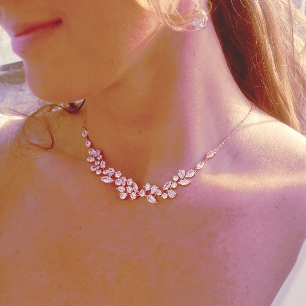 Crystal Leaf Backdrop Necklace - Body Jewelry Back recension och pris