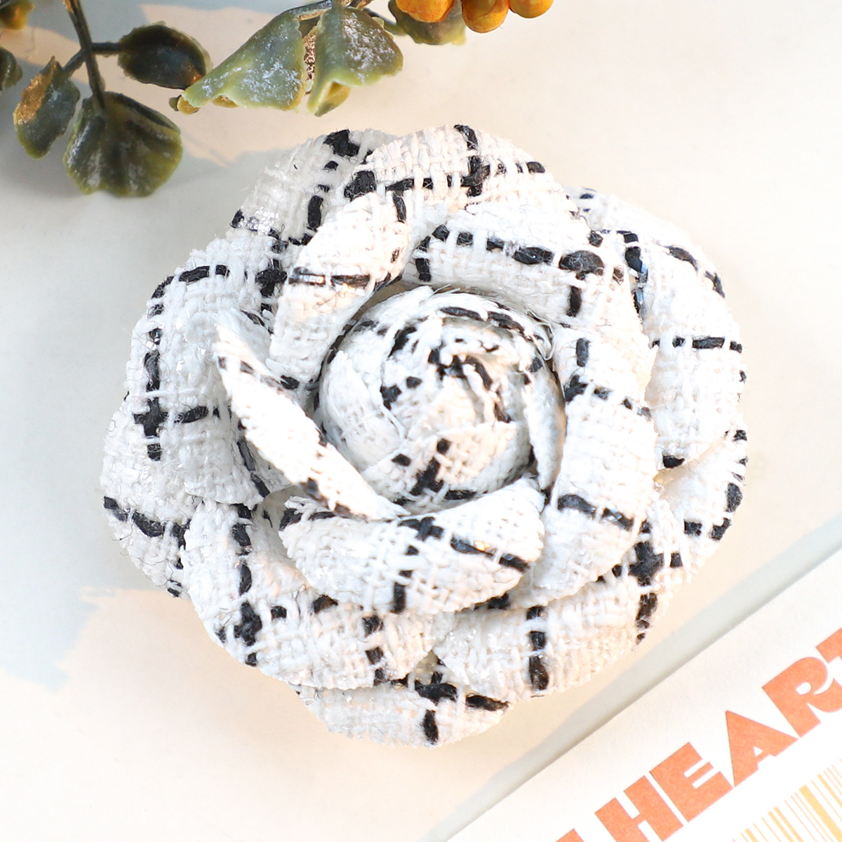 6CM Camellia Brooch for Women  - Body Jewelry High Quality recension och pris