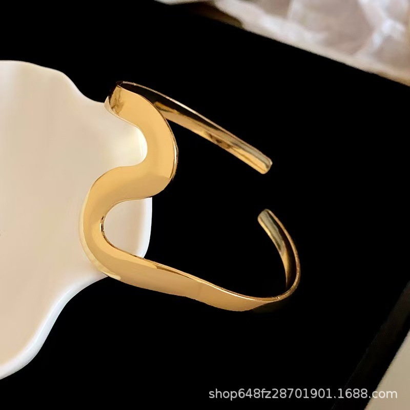 Metal wave shape bracelet arm  - Body Jewelry Rings recension och pris